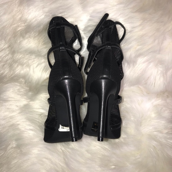 Black heels - Picture 4 of 5